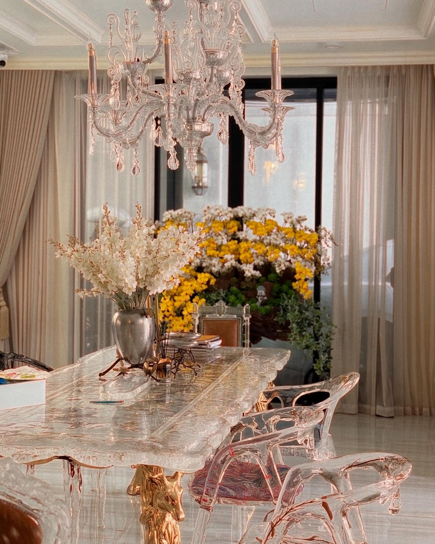 Bên trong tổ ấm trăm tỷ, rộng 600m2 Lệ Quyên sống với người tình kém 12 tuổi: Lộ diện căn phòng đặc biệt!- Ảnh 7.