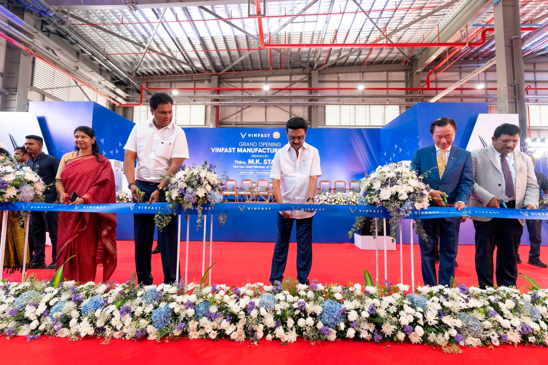 VinFast ra mắt nhà máy ở Ấn Độ và có ngay đơn hàng: Nước cờ triệu đô của tỷ phú Vượng đang đúng hướng- Ảnh 2. VinFast ra mắt nhà máy ở Ấn Độ và có ngay đơn hàng: Nước cờ triệu đô của tỷ phú Vượng đang đúng hướng- Ảnh 2.