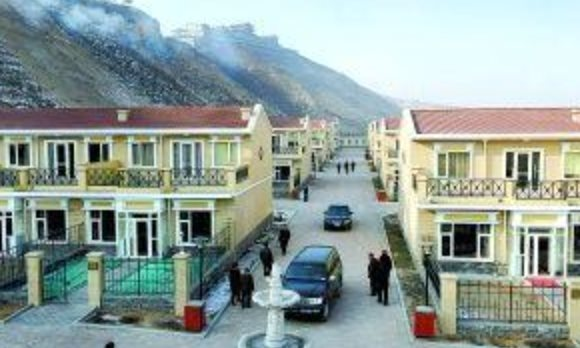 Tỷ phú 82 tuổi xây chung cư 5.000 m2 tặng cả làng, cho mỗi gia đình 1 căn hộ để trả ân nghĩa- Ảnh 2.