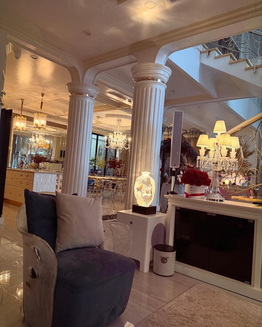 Bên trong tổ ấm trăm tỷ, rộng 600m2 Lệ Quyên sống với người tình kém 12 tuổi: Lộ diện căn phòng đặc biệt!- Ảnh 10.