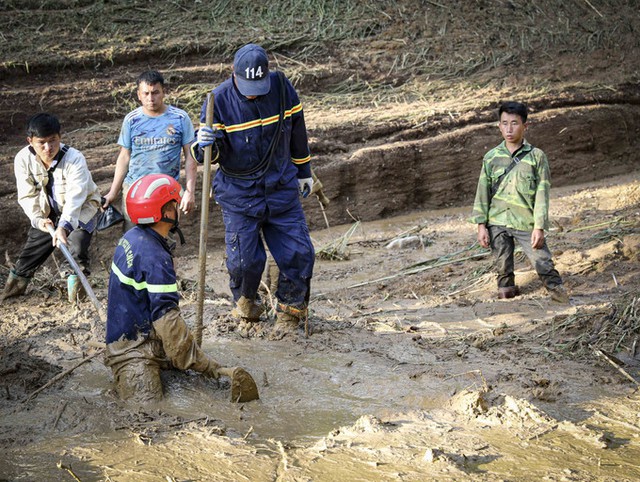 Sau trưởng thôn Kho Vàng là anh trưởng bản cứu hơn 90 người: Những trái tim giữ làng trong cơn lũ dữ- Ảnh 3.