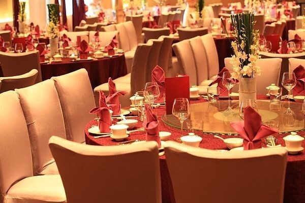 Con trai đỗ ĐH top đầu, gia đình mở tiệc linh đình, giữa chừng hiệu trưởng bất ngờ gọi tới: "Đừng tổ chức nữa, có chuyện rồi!" - Ảnh 1.