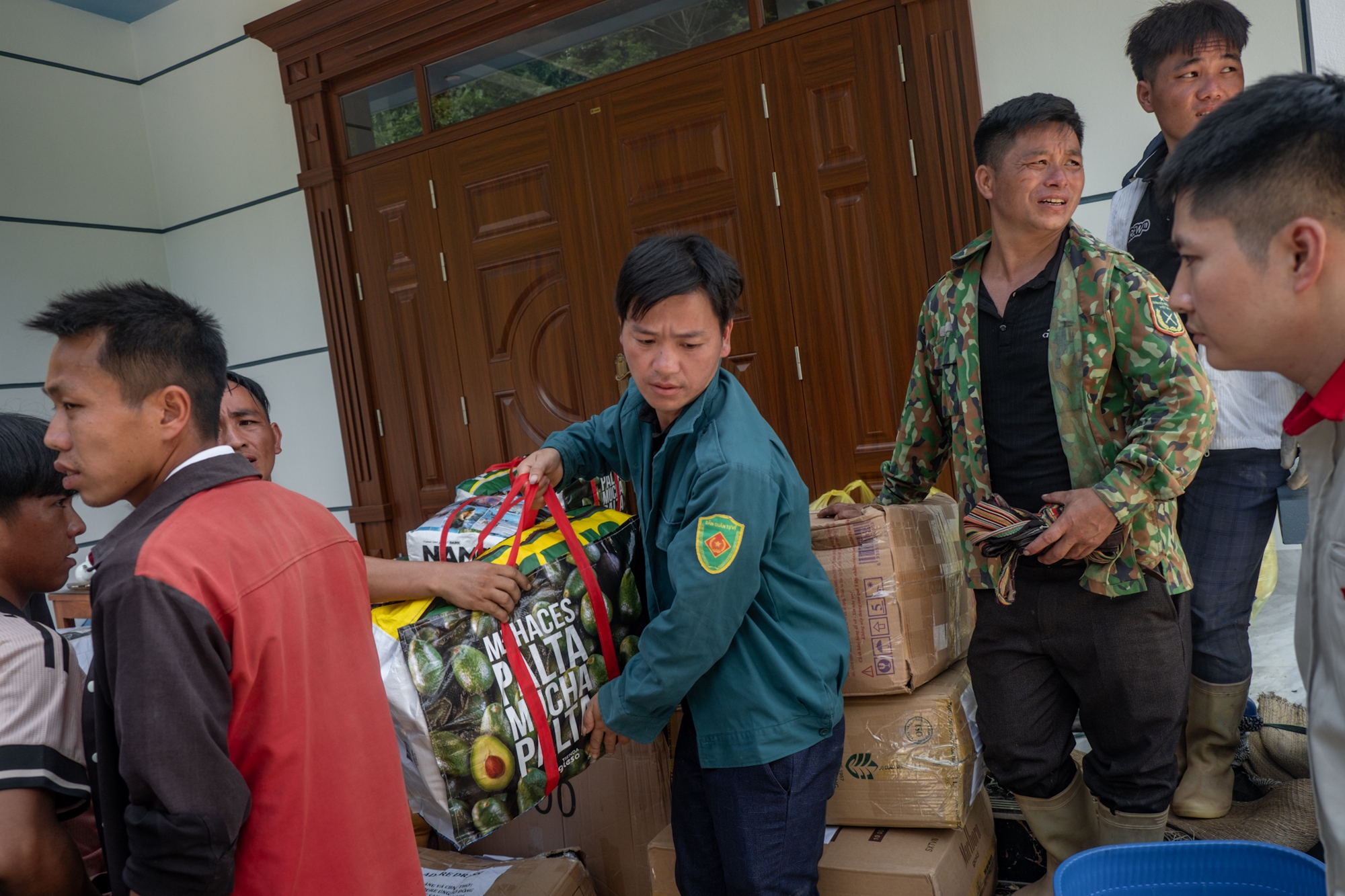 Sau trưởng thôn Kho Vàng là anh trưởng bản cứu hơn 90 người: Những trái tim giữ làng trong cơn lũ dữ- Ảnh 1.