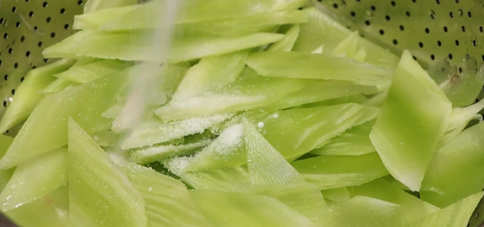 Loại rau được ví là "chổi dọn sạch ruột": Luân phiên nấu theo 3 công thức này vừa giòn ngon lại chống táo bón - Ảnh 2. Loại rau được ví là "chổi dọn sạch ruột": Luân phiên nấu theo 3 công thức này vừa giòn ngon lại chống táo bón - Ảnh 2.