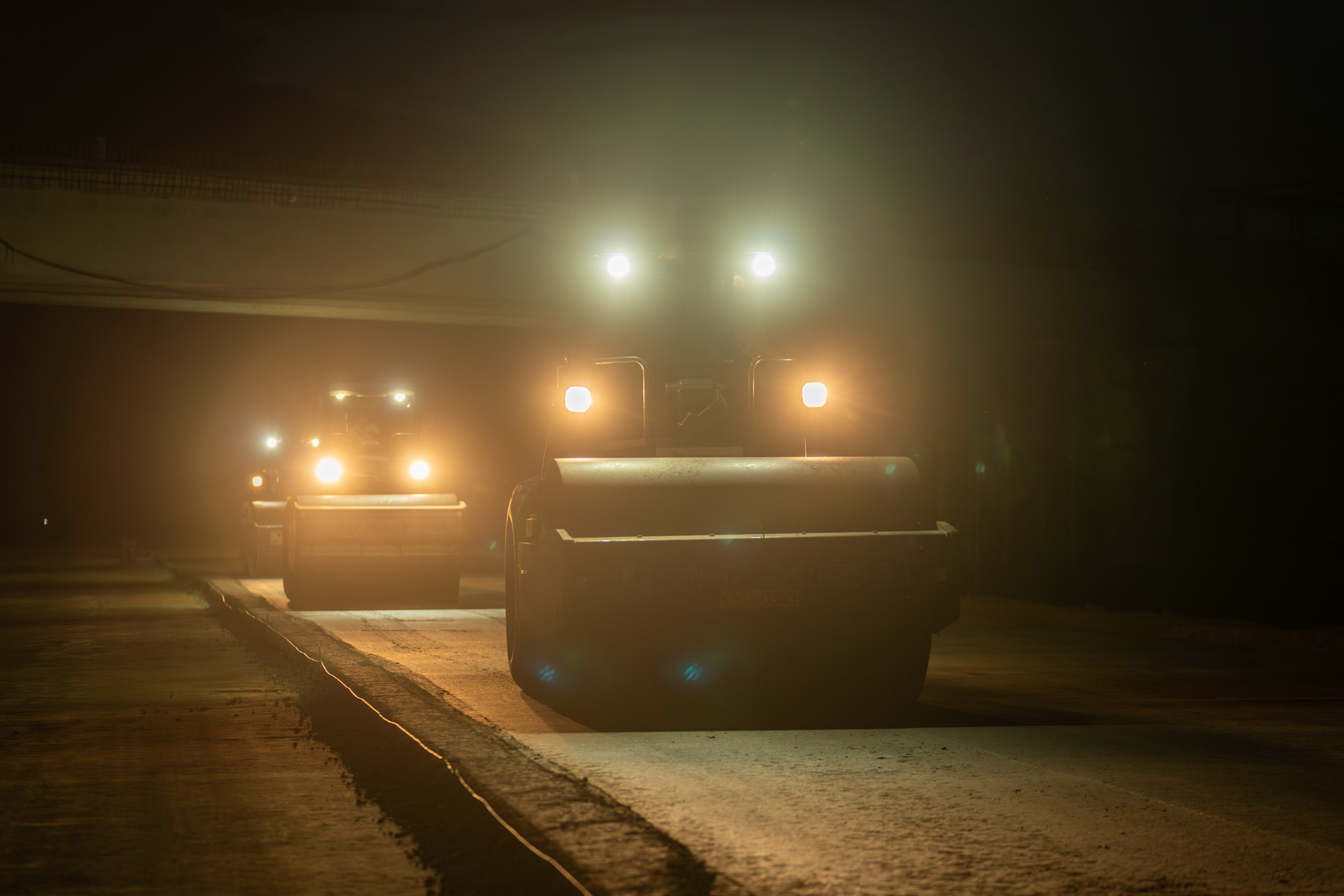 Dự án lớn nhất, có hầm xuyên núi dài nhất cao tốc Bắc Nam: Hơn 4.000 công nhân và máy móc làm việc suốt ngày đêm, phấn đấu vượt tiến độ 8 tháng- Ảnh 7.