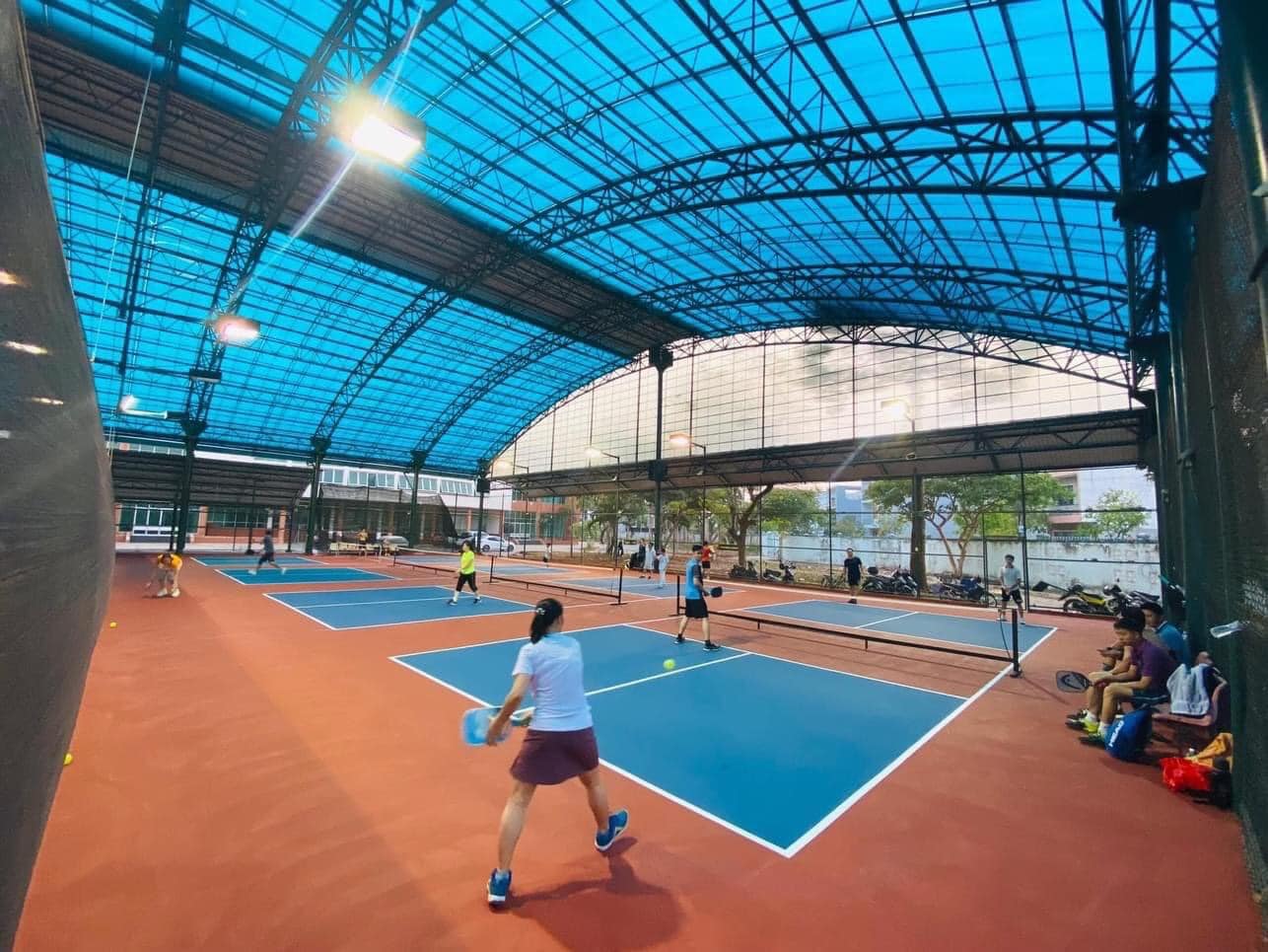 Cảnh báo chơi thể thao ngày nắng nóng: Chơi trong nhà cũng chưa hoàn toàn bảo đảm sức khỏe, cảnh báo khung giờ tuyệt đối nên tránh- Ảnh 2.