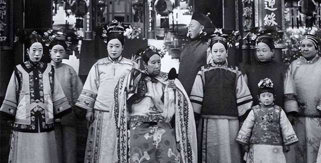 15 bức ảnh hiếm của hoàng cung nhà Thanh thời kỳ suy tàn: Không giống phim, ai nhìn cũng có cảm giác này- Ảnh 2.