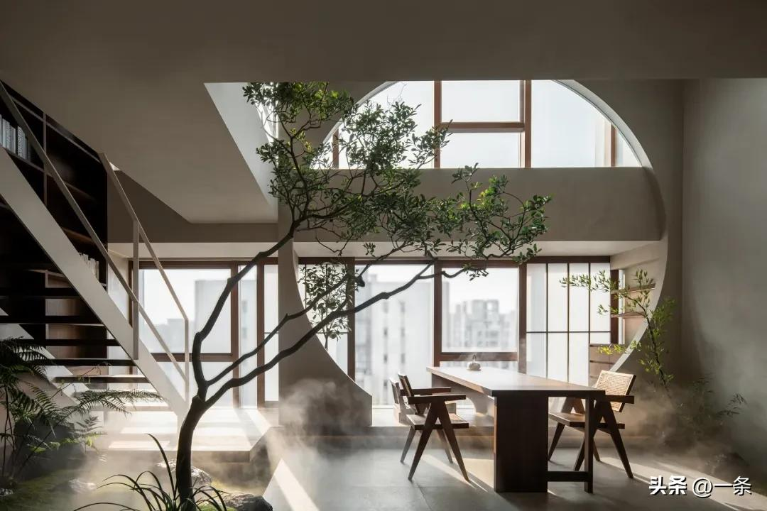 Mẹ 2 con cải tạo căn hộ 50m² trên tầng 28 thành khu vườn giữa trời – mỗi tuần dành 1 ngày sống một mình để nạp lại năng lượng- Ảnh 1. Mẹ 2 con cải tạo căn hộ 50m² trên tầng 28 thành khu vườn giữa trời – mỗi tuần dành 1 ngày sống một mình để nạp lại năng lượng- Ảnh 1.