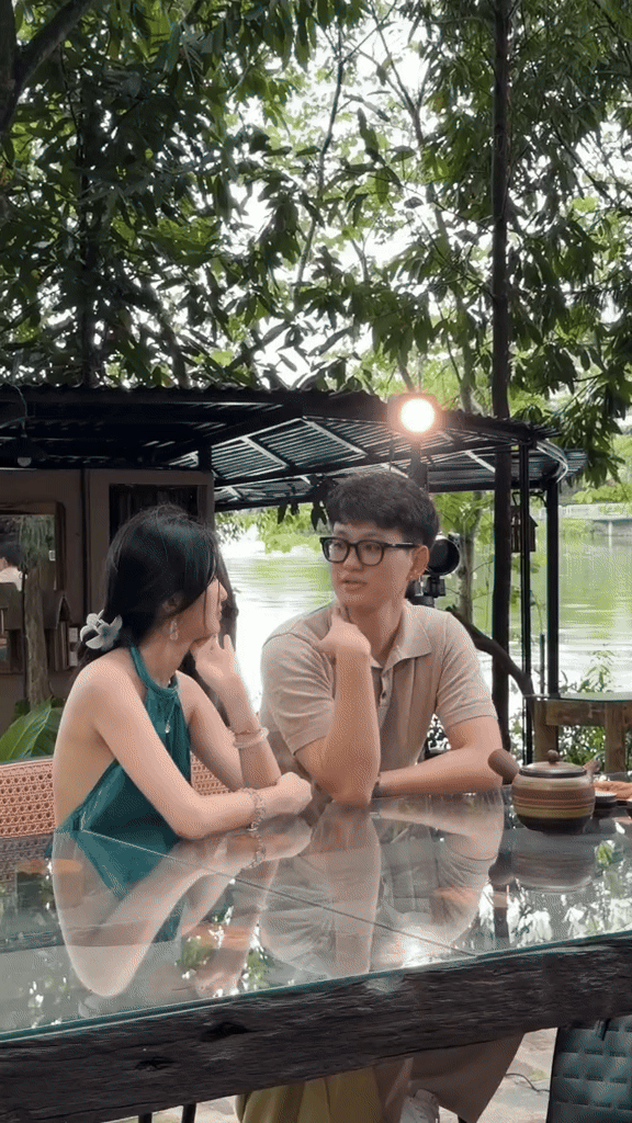 Cả nhà Nàng Mơ đang làm trò gì vậy?- Ảnh 3. Cả nhà Nàng Mơ đang làm trò gì vậy?- Ảnh 3.