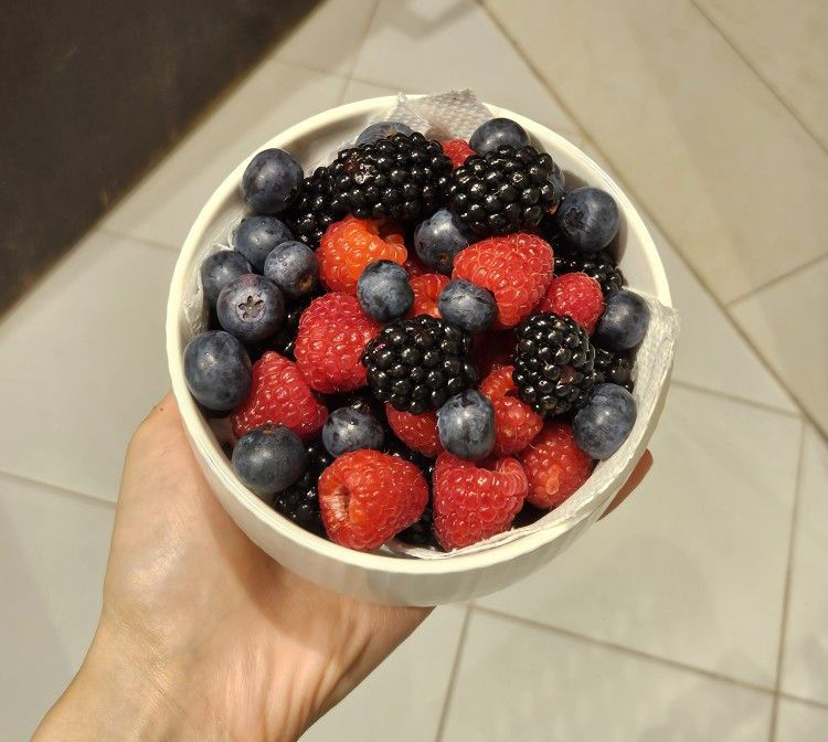 Ngày càng nhiều người trẻ "khốn đốn" vì ung thư ruột kết, bác sĩ Hoa Kỳ khuyên ăn 4 loại quả để "phòng thân"- Ảnh 2.