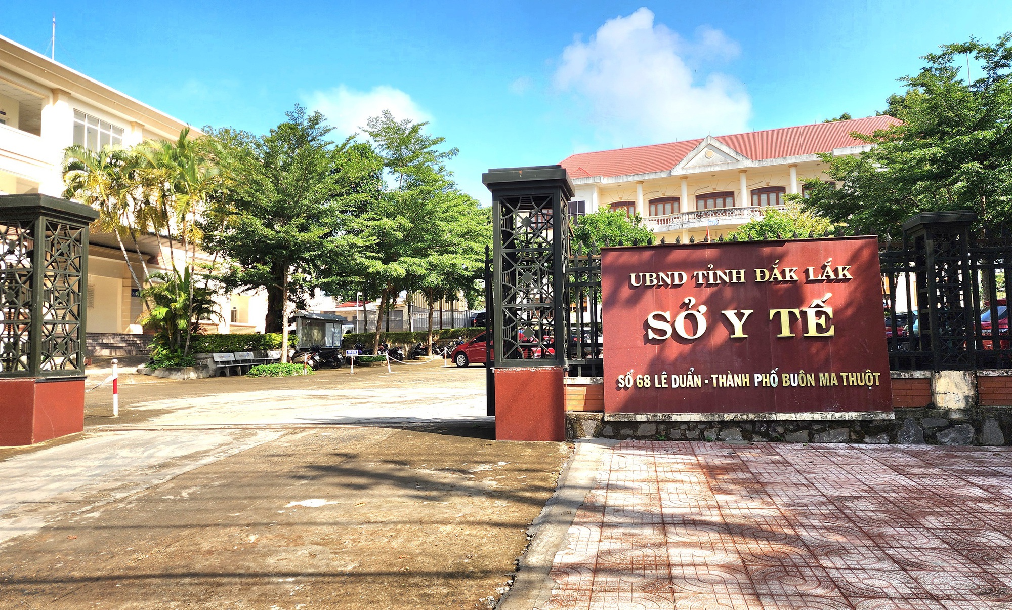 Sở Y tế tỉnh Đắk Lắk "lên tiếng" vụ nhiều bác sĩ "chạy" chứng chỉ hành nghề y giá trăm triệu- Ảnh 2.