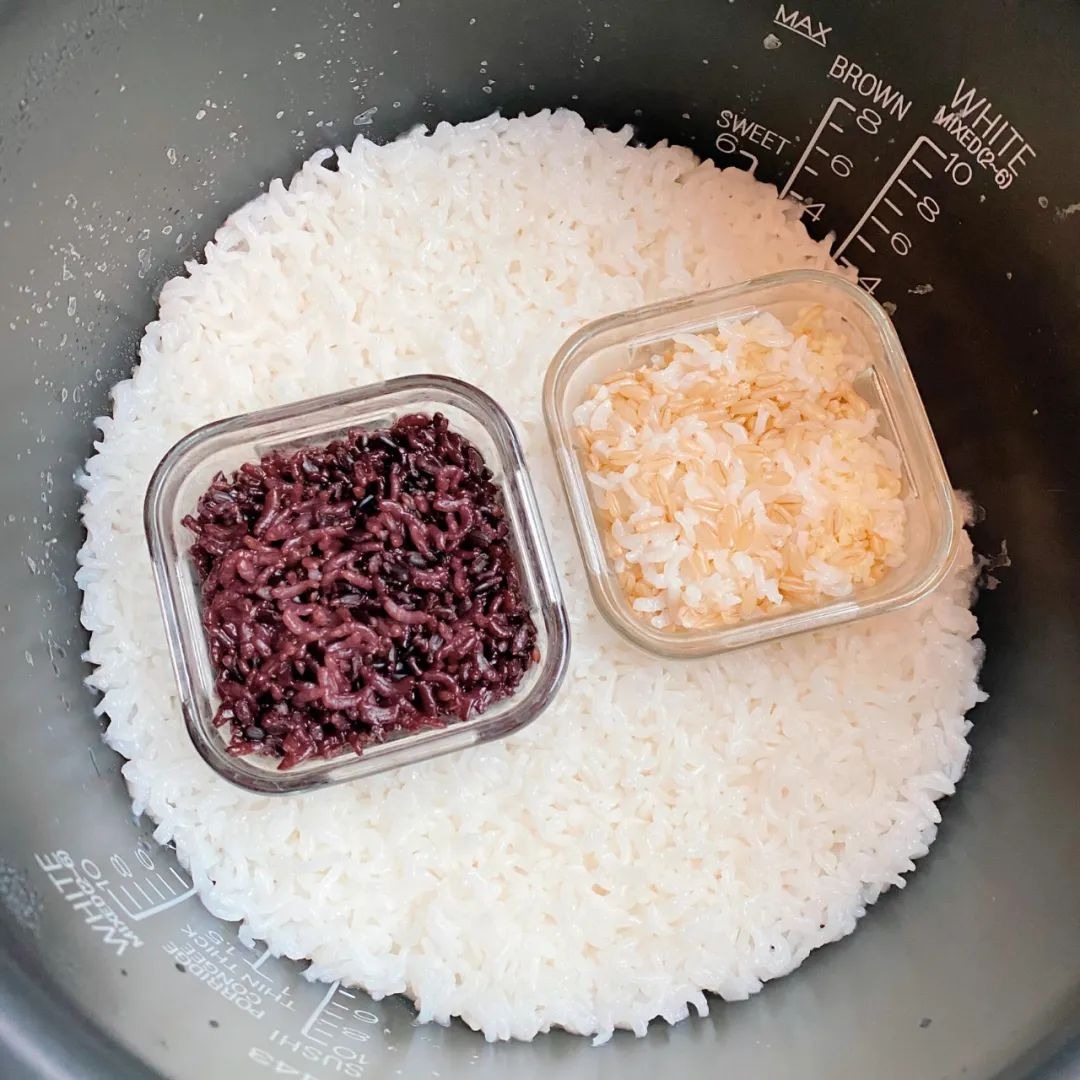 Nồi cơm điện có 4 "bí mật" mà rất nhiều người dùng cả đời không biết - Ảnh 1.