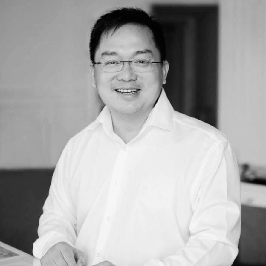 Con trai ông Hoàng Nam Tiến thông báo về lễ an táng ở quê nhà Nghệ An: "Giờ chắc ba toại nguyện rồi..."- Ảnh 1.