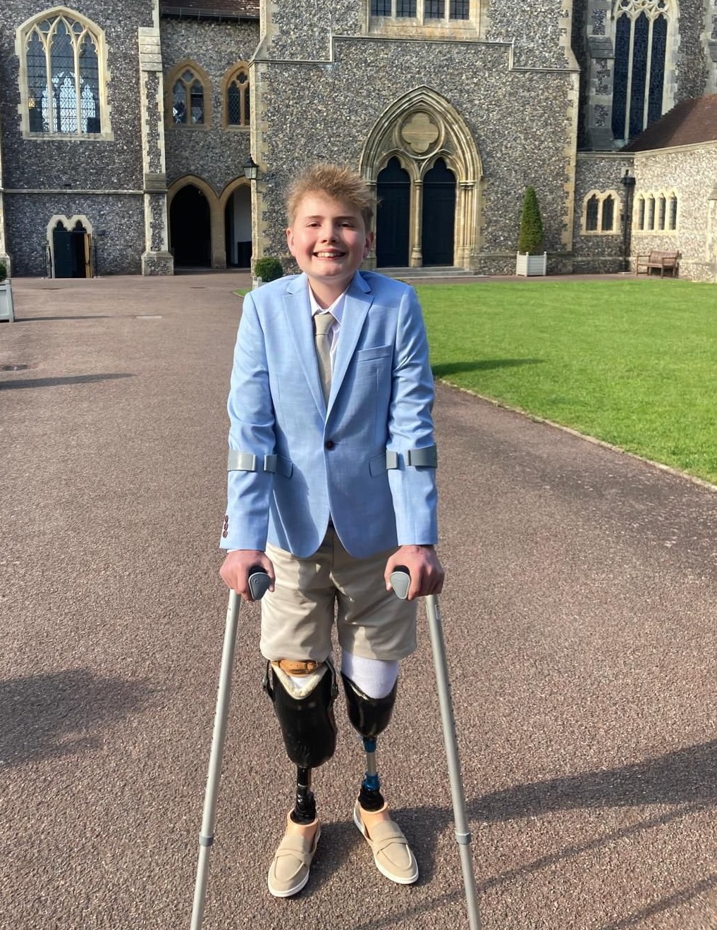 Bị chuột rút sau trại hè thể thao, cậu bé 13 tuổi phải cắt cụt 2 chân, cha mẹ lên tiếng cảnh báo- Ảnh 4.