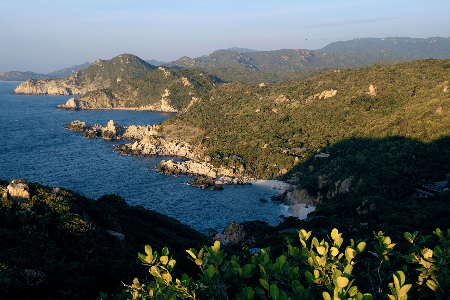 Quiet luxury - Thanh lịch kín đáo, trải nghiệm tinh tế: Xu hướng toàn cầu và đang tản sáng tại Việt Nam - Ảnh 4.