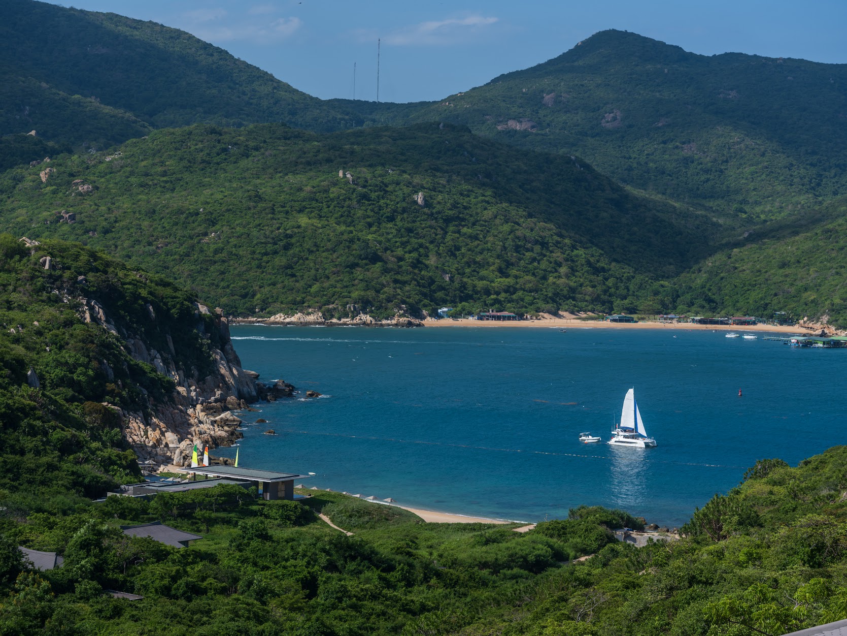 Quiet luxury - Thanh lịch kín đáo, trải nghiệm tinh tế: Xu hướng toàn cầu và đang tản sáng tại Việt Nam - Ảnh 3.