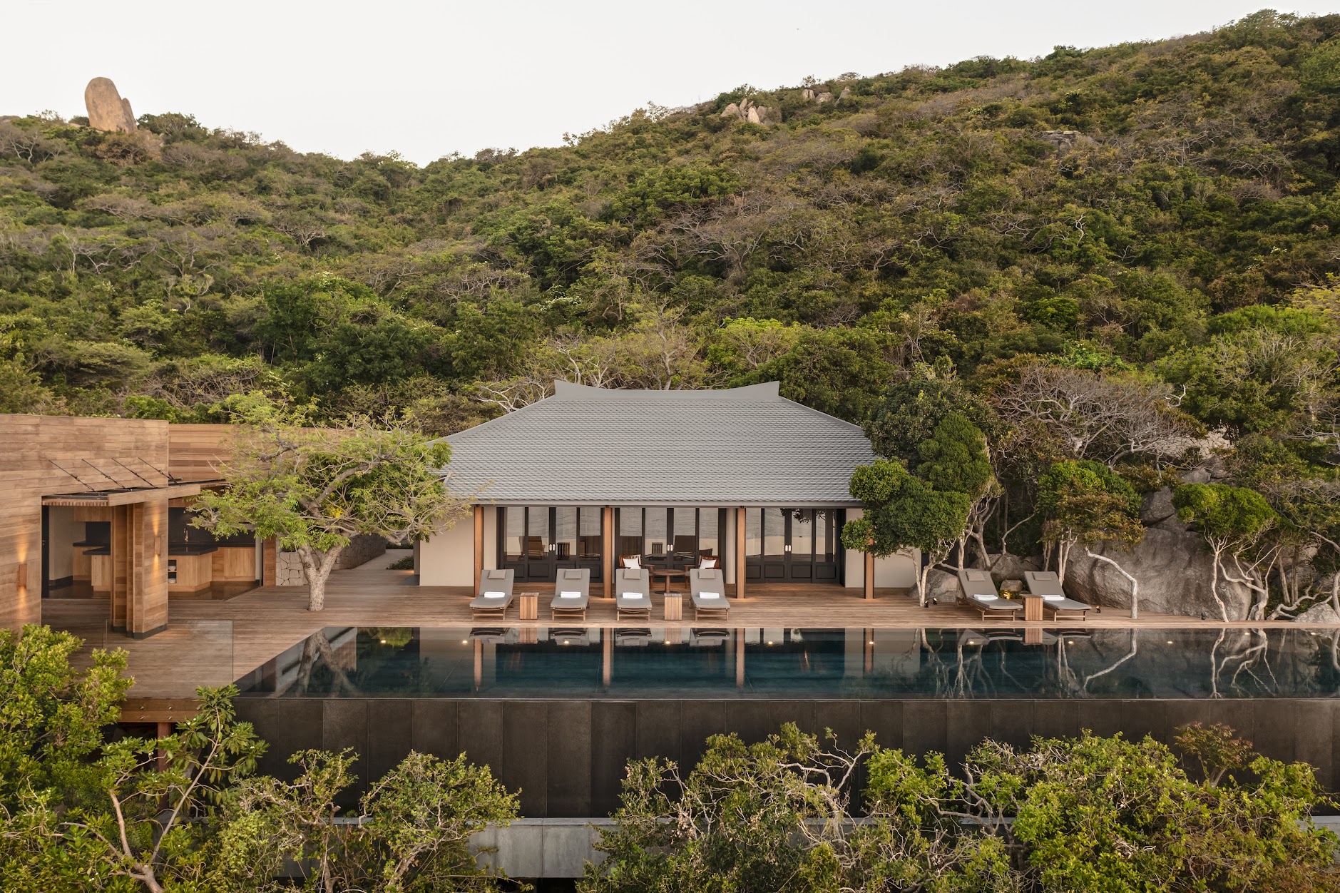 Quiet luxury - Thanh lịch kín đáo, trải nghiệm tinh tế: Xu hướng toàn cầu và đang tản sáng tại Việt Nam - Ảnh 6.