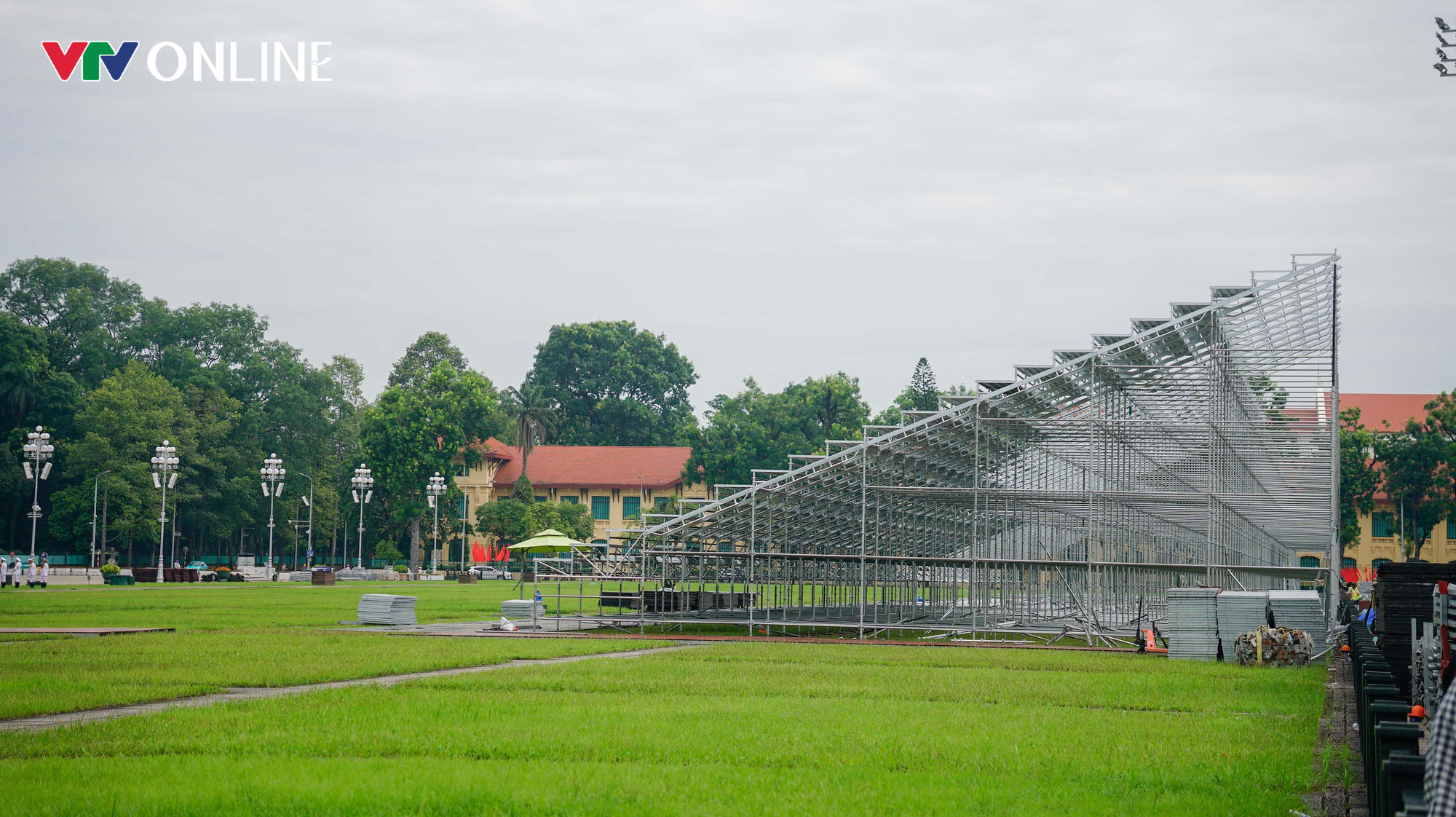 Toàn cảnh khán đài 30.000 chỗ phục vụ đại lễ Quốc khánh 2/9 tại Quảng trường Ba Đình  - Ảnh 5.