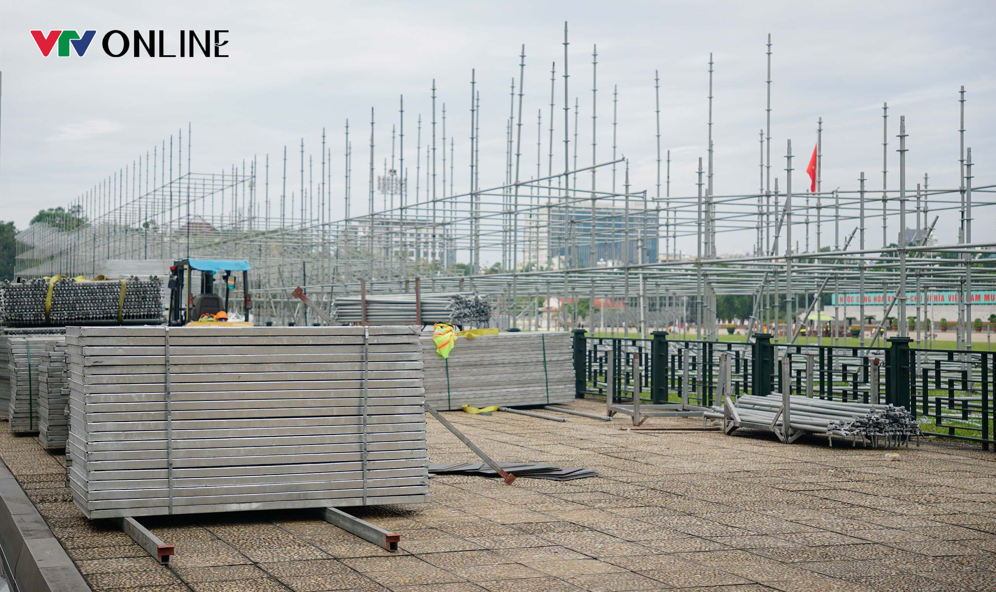Toàn cảnh khán đài 30.000 chỗ phục vụ đại lễ Quốc khánh 2/9 tại Quảng trường Ba Đình  - Ảnh 10.