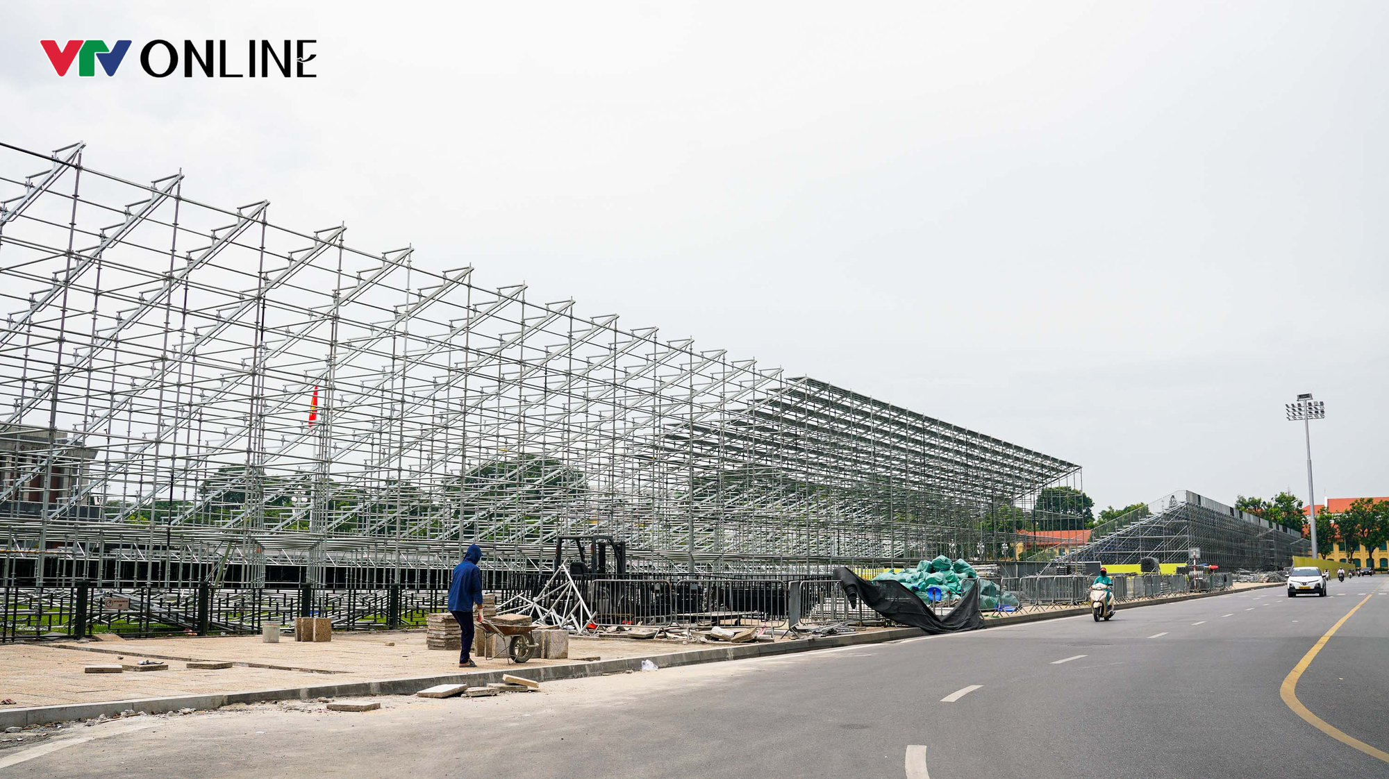 Toàn cảnh khán đài 30.000 chỗ phục vụ đại lễ Quốc khánh 2/9 tại Quảng trường Ba Đình  - Ảnh 3.