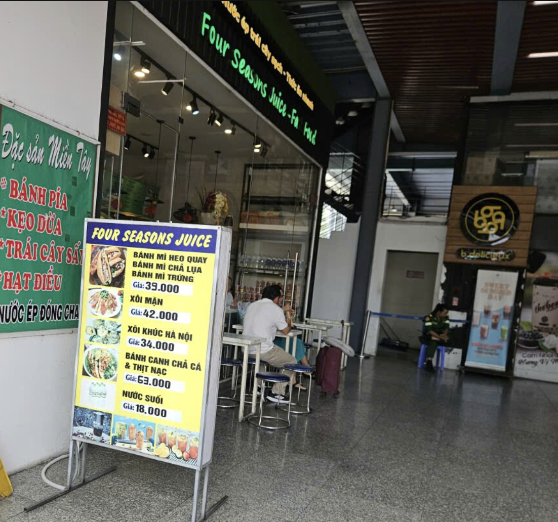 Giá mì gói ở sân bayở sân bay khiến hành khách ngao ngán,  - Ảnh 7.