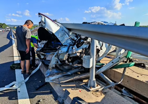 Điều kì diệu đến với cặp đôi thoát chết từ tai nạn ô tô thảm khốc ở Trung Quốc- Ảnh 3.