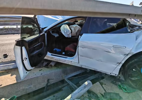 Điều kì diệu đến với cặp đôi thoát chết từ tai nạn ô tô thảm khốc ở Trung Quốc- Ảnh 1.