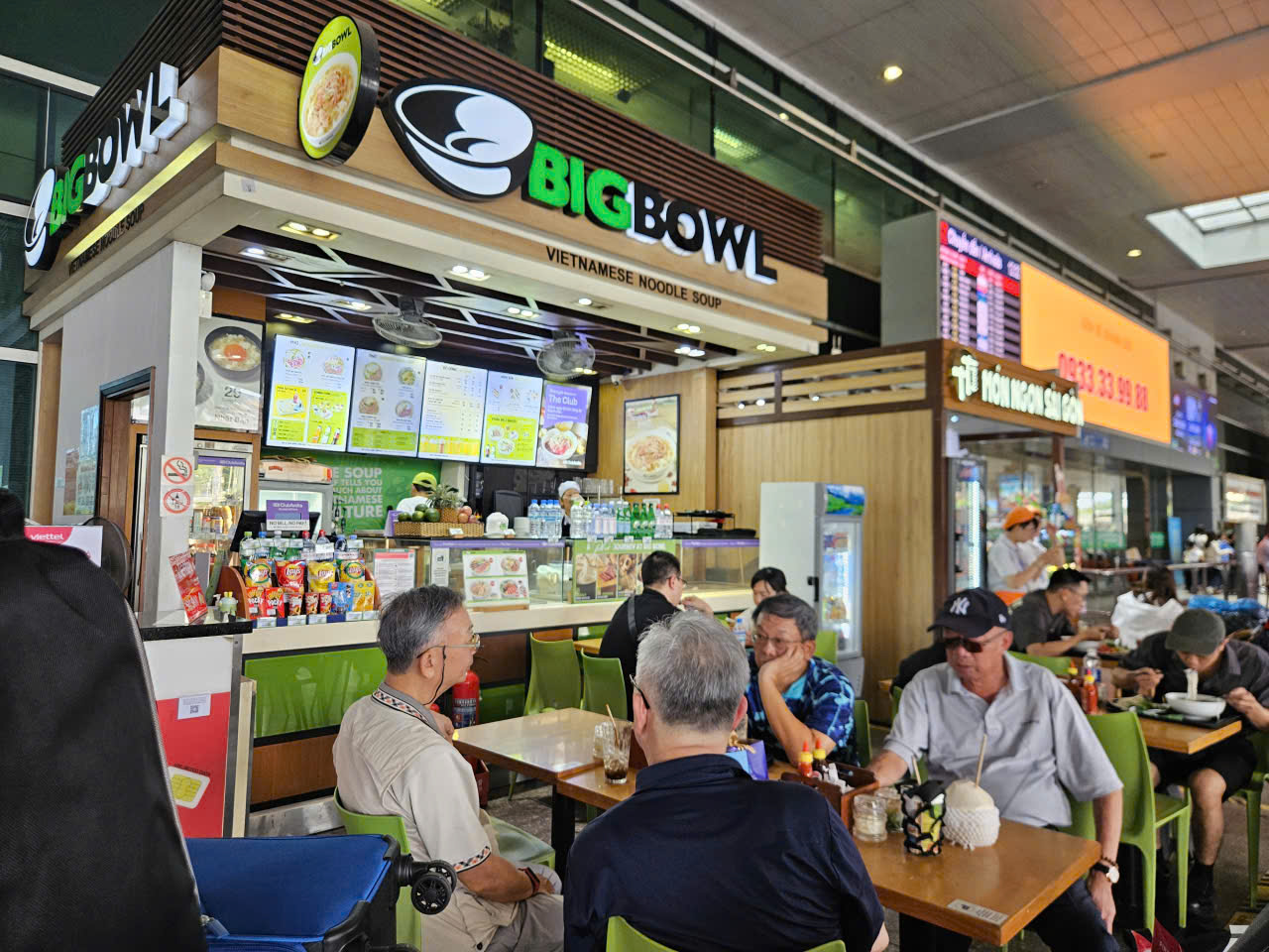 Giá mì gói ở sân bayở sân bay khiến hành khách ngao ngán,  - Ảnh 3.