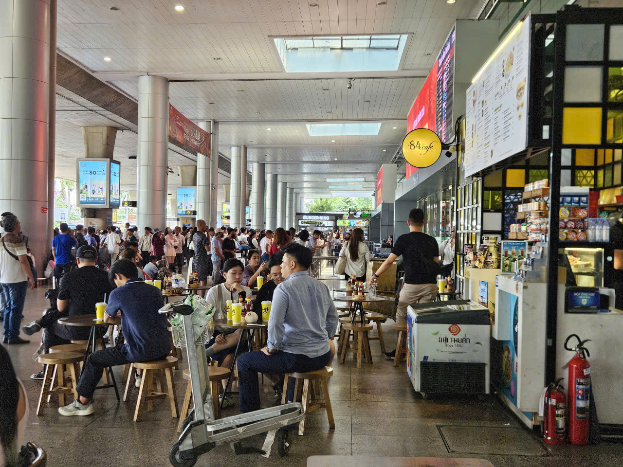 Giá mì gói ở sân bayở sân bay khiến hành khách ngao ngán,  - Ảnh 6.