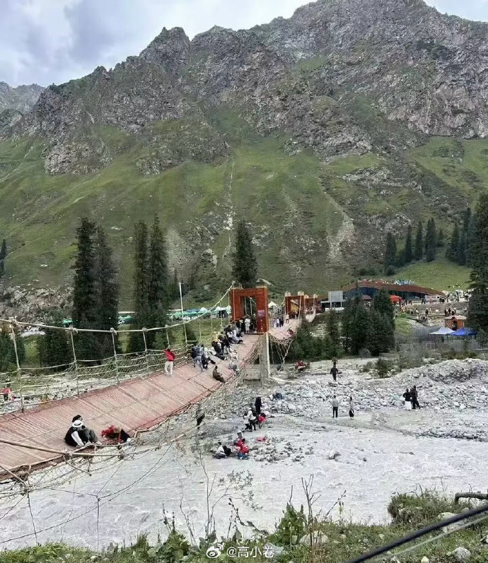 Cận cảnh hiện trường vụ đứt cáp cầu treo ở khu thắng cảnh Tân Cương: 5 người chết, 24 người bị thương- Ảnh 3.