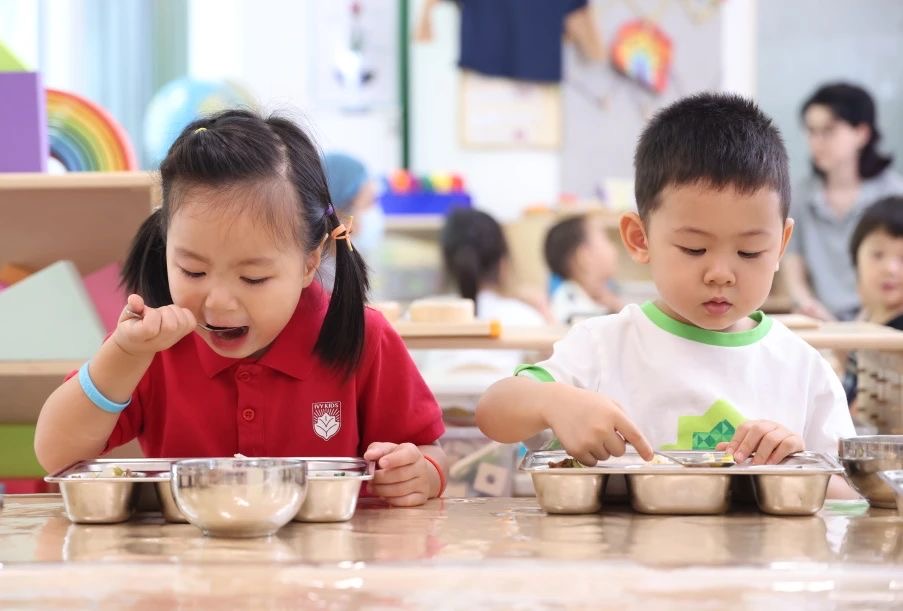 Chồng, bố mẹ chồng và cả bố mẹ ruột kiên quyết phản đối 1 trường mầm non, phụ huynh ở TP.HCM đau đầu: Em phải làm thế nào?- Ảnh 2.