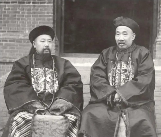 6 bức hình hiếm cuối thời nhà Thanh: Ảnh tiểu thư khuê các trở nên đặc biệt nhờ hiệu ứng từ vật dụng này- Ảnh 3.