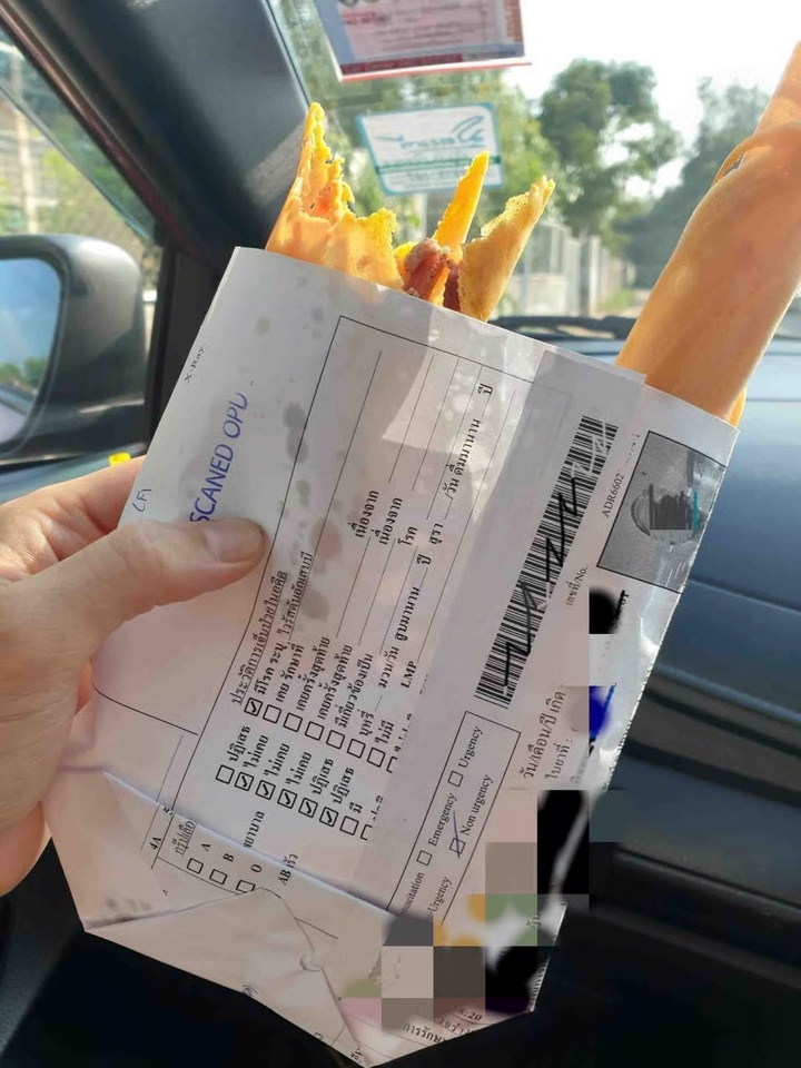 Đem hồ sơ bệnh án làm giấy gói thức ăn, bệnh viện bị phạt gần 1 tỷ đồng- Ảnh 1.