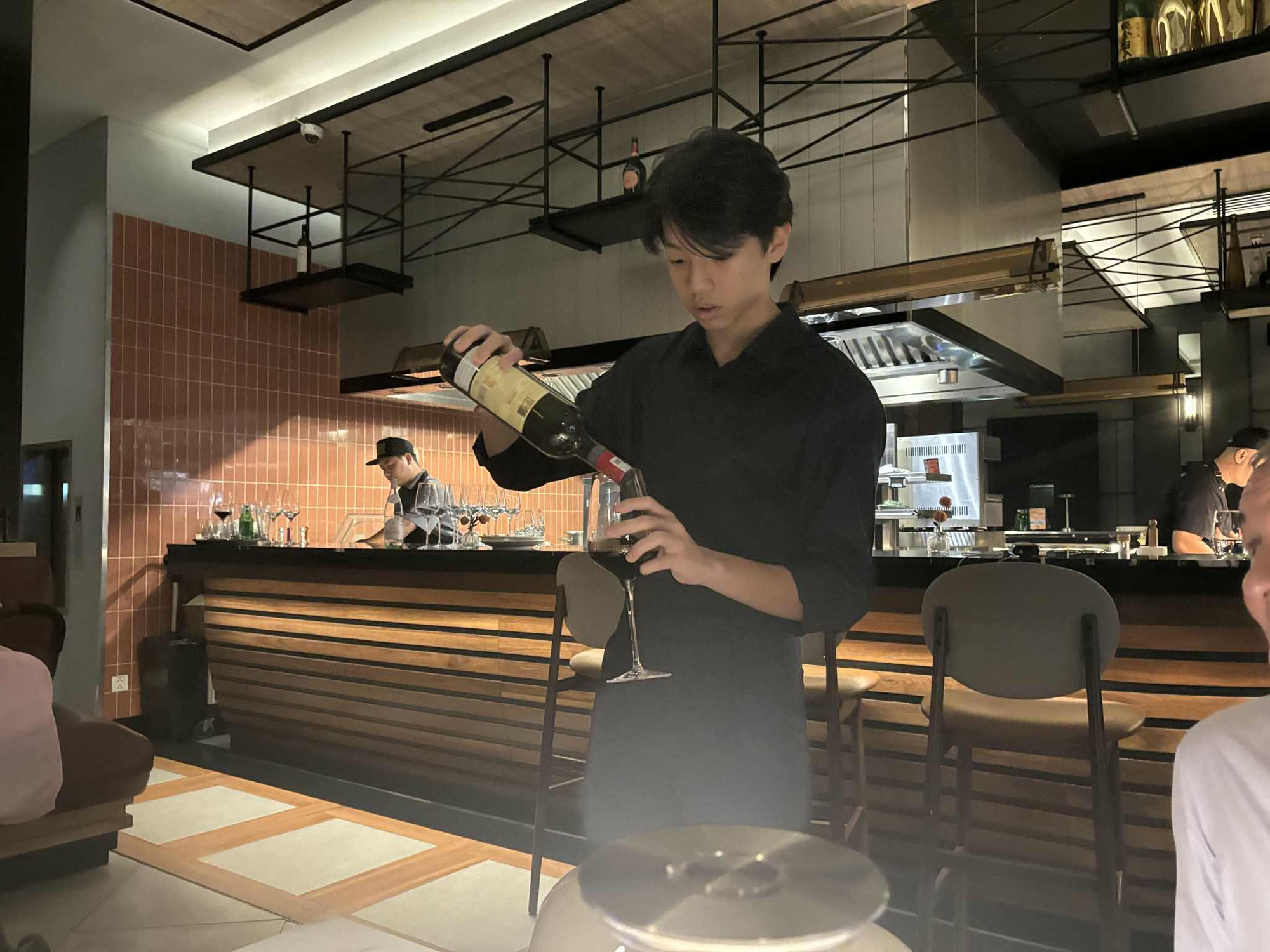 Subeo hiện tại: Gần 1m80 trổ mã cực phẩm, mang khí chất "người thừa kế" khi thực tập ở tập đoàn Cường Đô La- Ảnh 2.