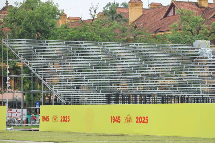 Cận cảnh khán đài 30.000 chỗ ngồi tại Quảng trường Ba Đình phục vụ đại lễ Quốc khánh 2-9- Ảnh 4.