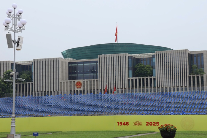 Cận cảnh khán đài 30.000 chỗ ngồi tại Quảng trường Ba Đình phục vụ đại lễ Quốc khánh 2-9- Ảnh 2.