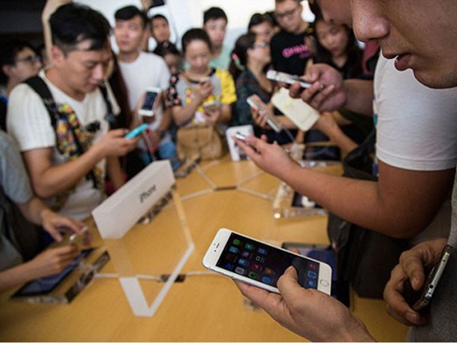 Khách chuyển khoản 120 triệu đồng mua 4 chiếc iPhone, nhân viên nhận đủ tiền nhưng vừa tiễn khách đã lập tức báo công an- Ảnh 1. Khách chuyển khoản 120 triệu đồng mua 4 chiếc iPhone, nhân viên nhận đủ tiền nhưng vừa tiễn khách đã lập tức báo công an- Ảnh 1.