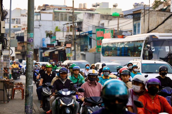 TP HCM đề xuất phân vùng hạn chế xe mô tô, xe máy chạy xăng- Ảnh 1.