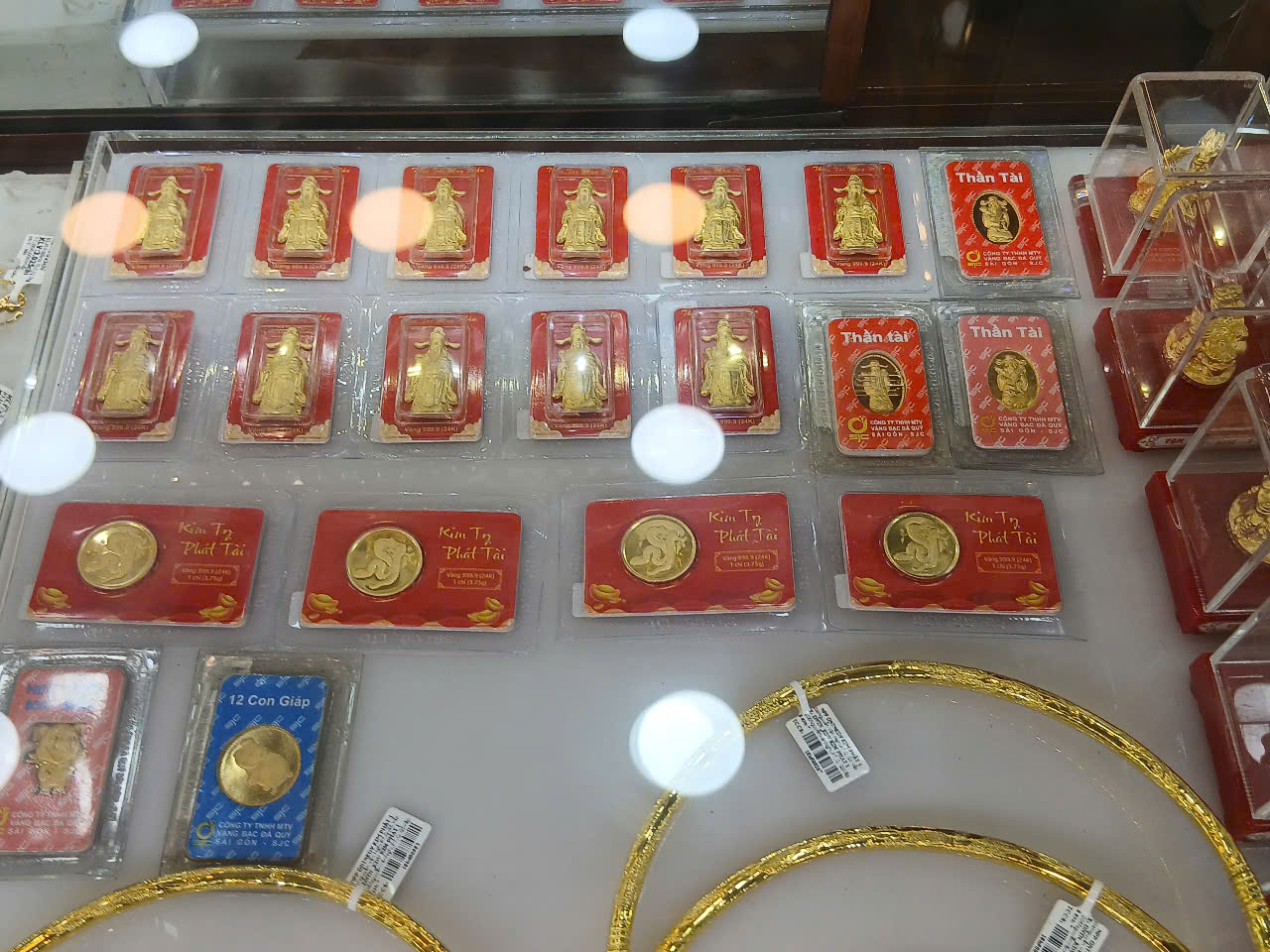 Giá vàng hôm nay 9-8: Tăng tiếp, thuế quan Mỹ gây sóng gió thị trường - Ảnh 1.