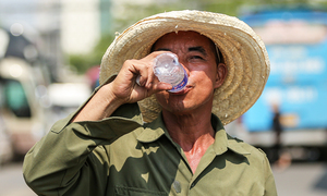 Hà Nội nắng nóng gay gắt trên 38°C, cả nước 10 ngày tới nhiều nơi mưa to- Ảnh 5.