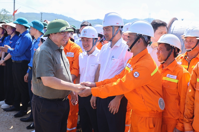 Thủ tướng kiểm tra tiến độ đường dây 500 kV hơn 7.400 tỉ đồng, yêu cầu đến 19-8 phải hoàn thành- Ảnh 2.