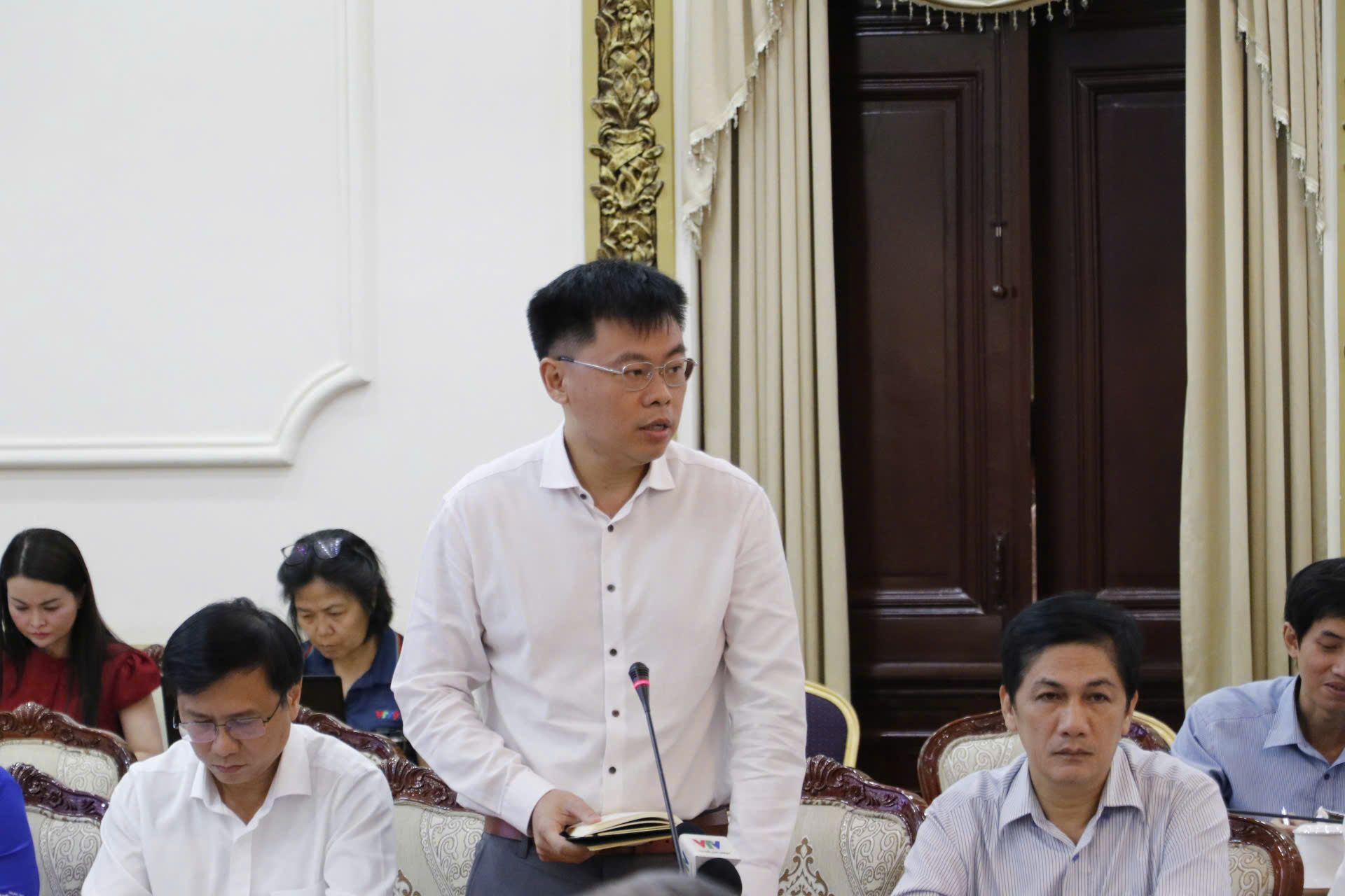 Chuyên gia góp ý: Nếu không hấp thụ nhanh, dòng vốn sẽ rời TP HCM - Ảnh 2. Chuyên gia góp ý: Nếu không hấp thụ nhanh, dòng vốn sẽ rời TP HCM - Ảnh 2.