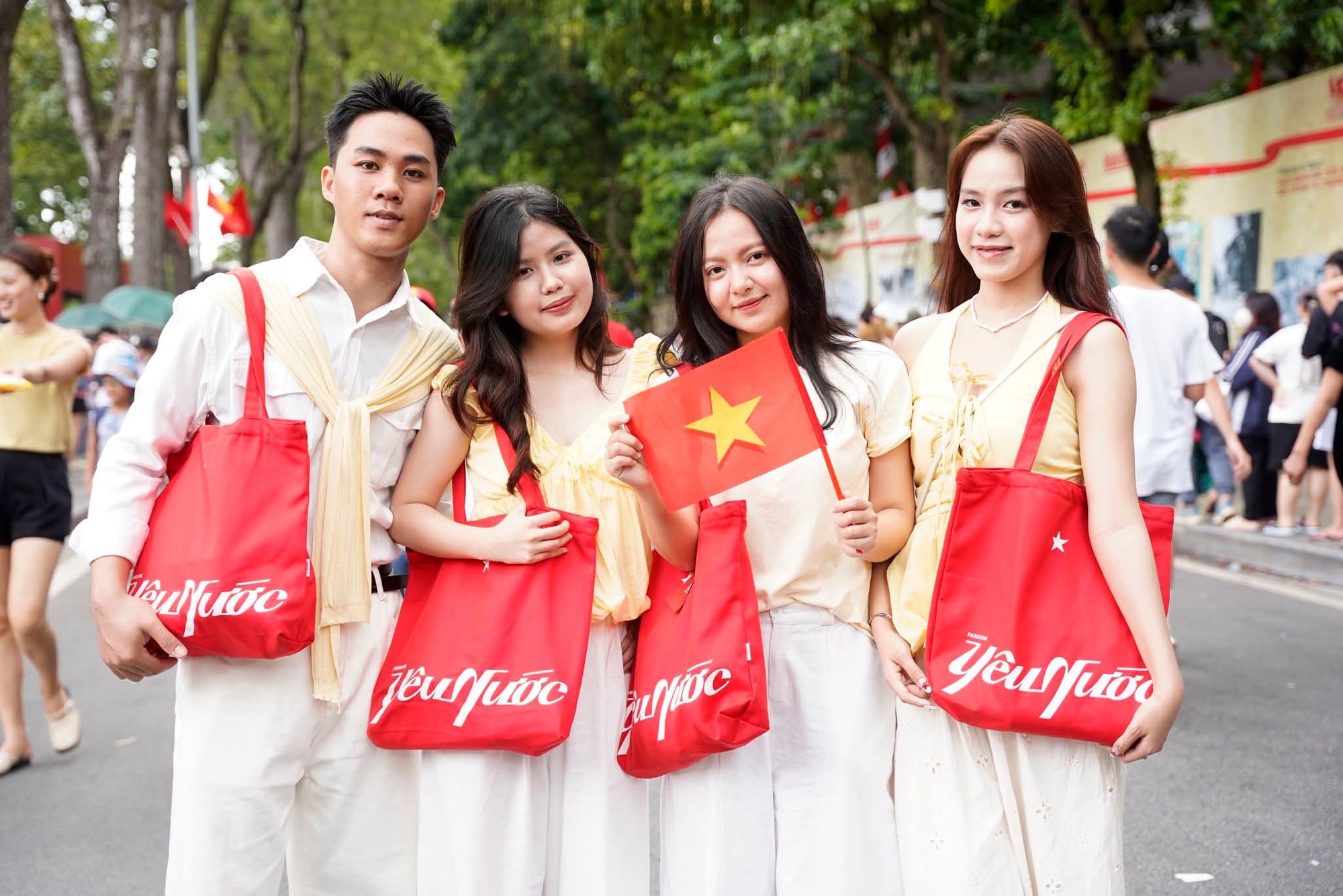 Hàng loạt "Trạm Khách A80 - Tự hào Việt Nam", điểm dừng chân đặc biệt cho người dân đi xem diễu binh ngày 2/9 - Ảnh 8.