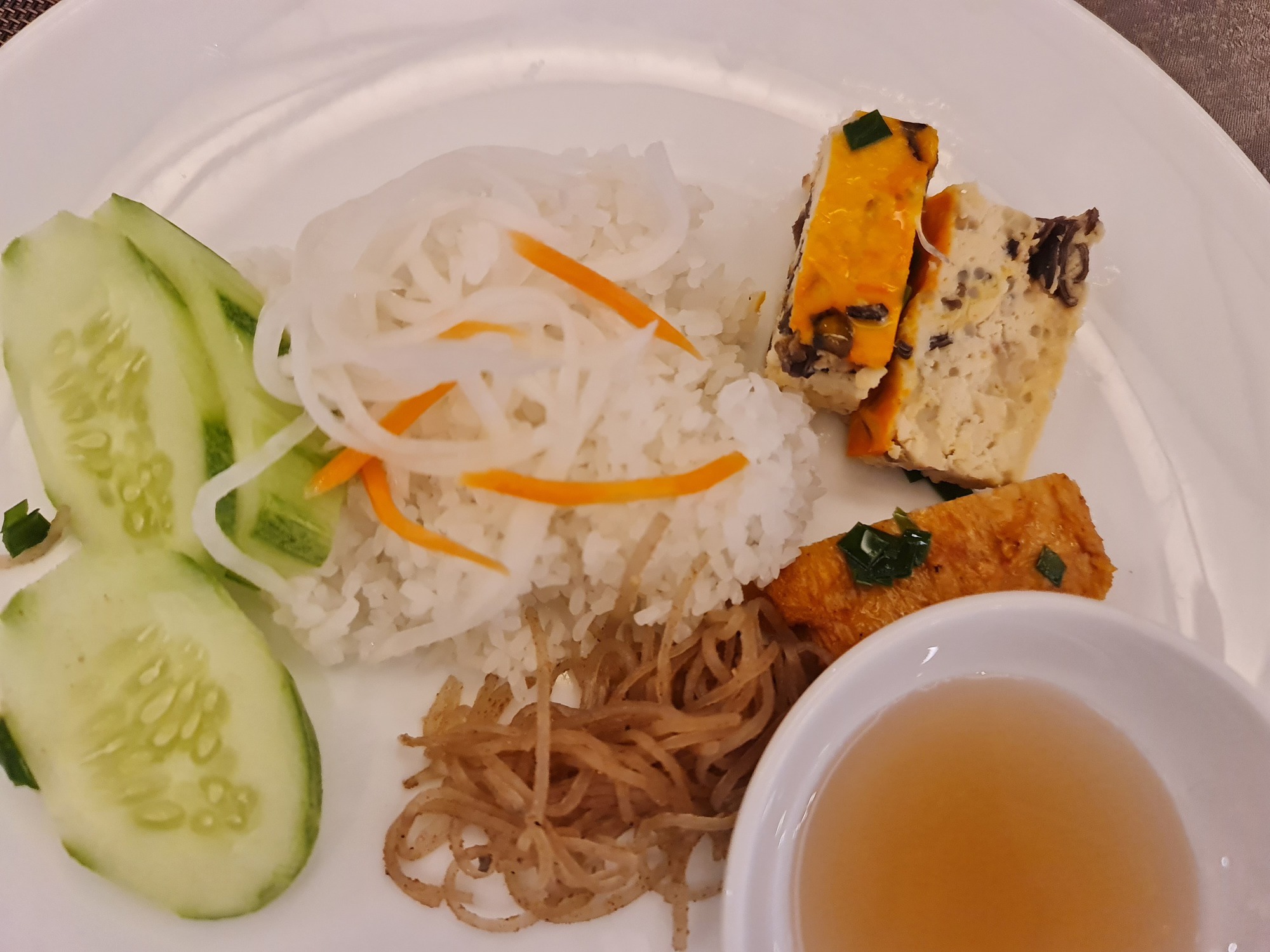 Buffet chay ở TP HCM đắt khách dịp lễ 2-9 - Ảnh 6.