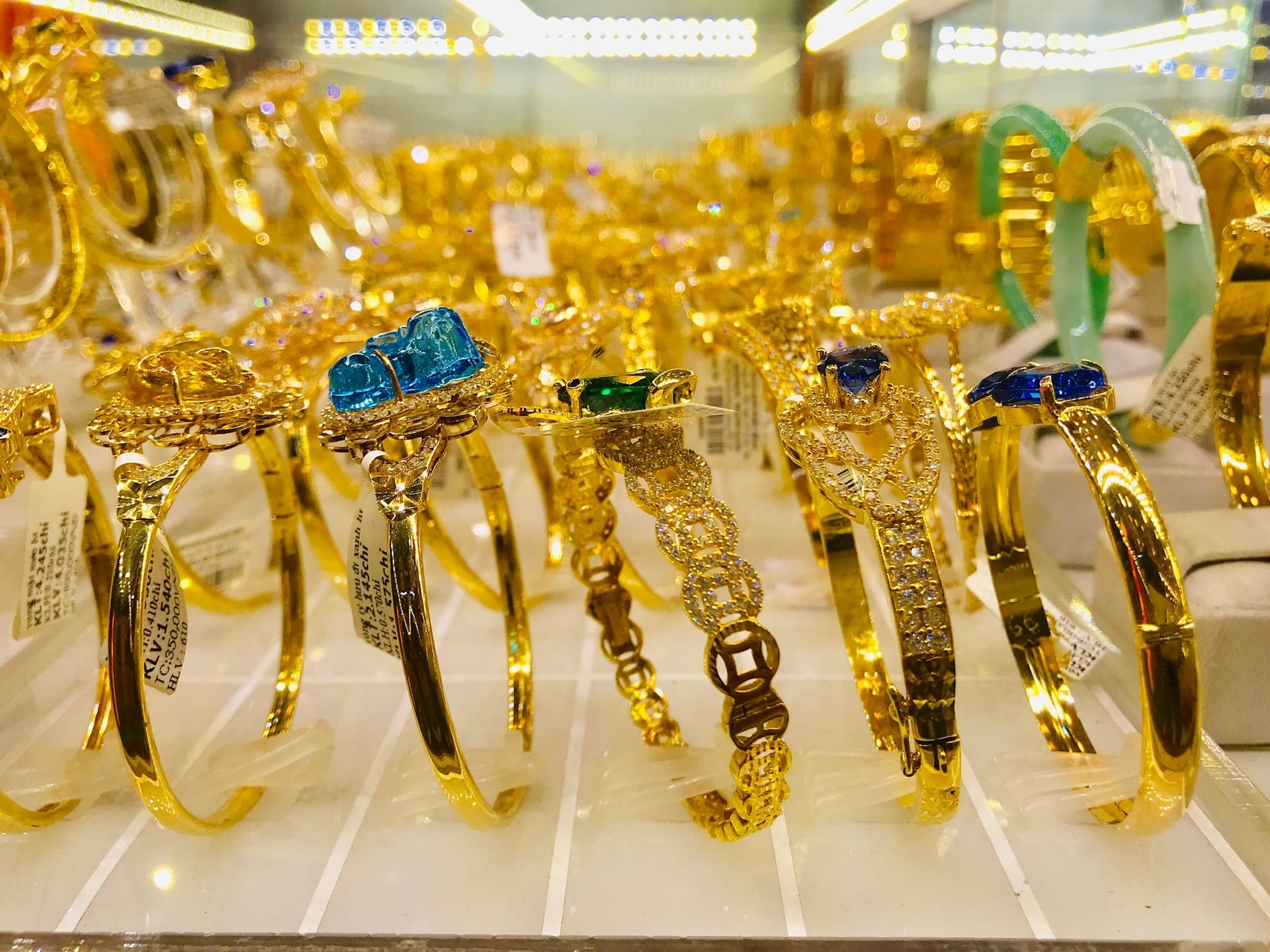 Hôm nay: Giá vàng nhẫn tiếp tục phá đỉnh, giá vàng miếng chững lại- Ảnh 1.