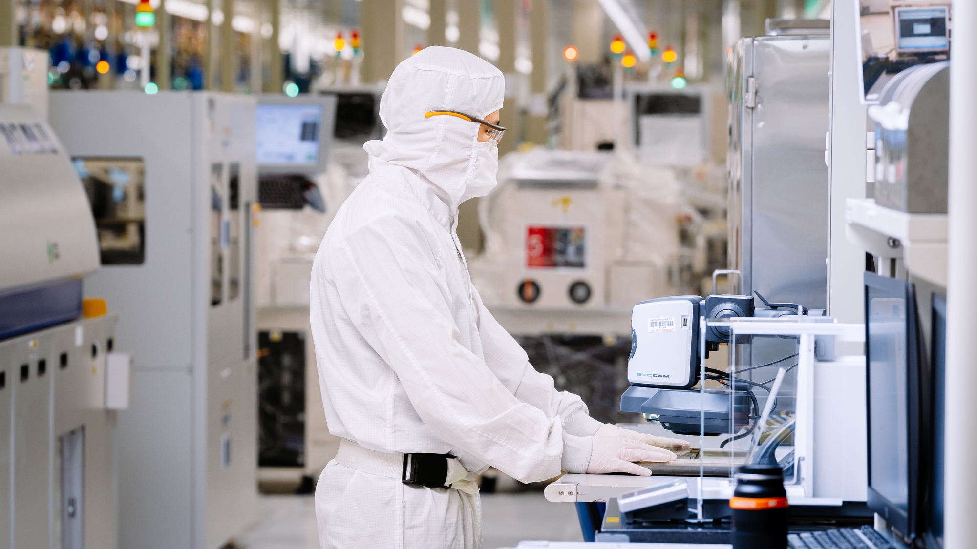 Hiện thực hoá giấc mơ chip bán dẫn "Make in Vietnam"- Ảnh 6. Hiện thực hoá giấc mơ chip bán dẫn "Make in Vietnam"- Ảnh 6.