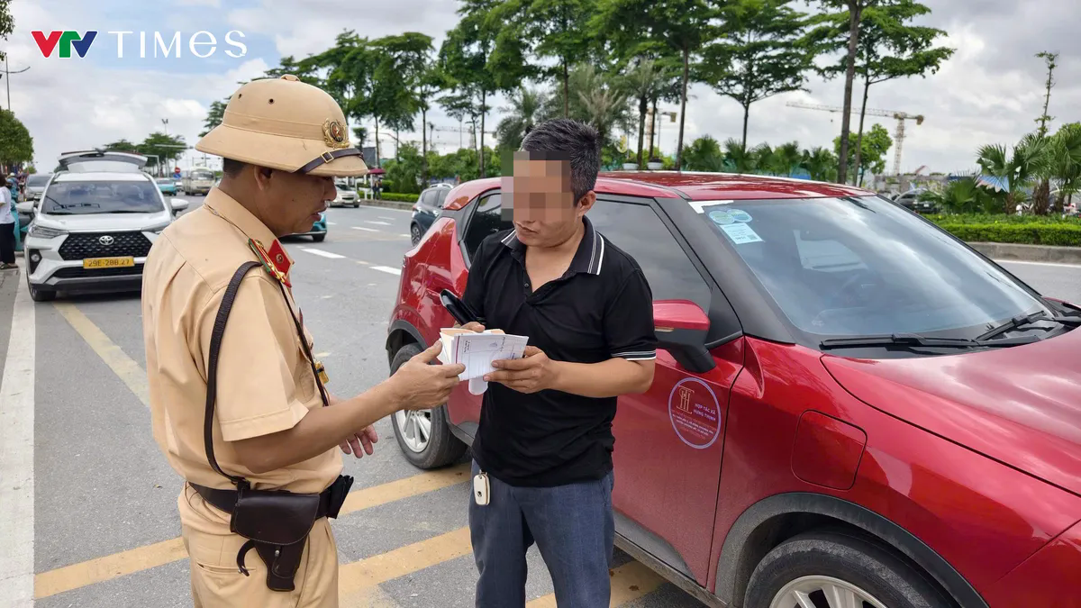 Kiên quyết xử lý vi phạm trật tự, an toàn giao thông khu vực Trung tâm Triển lãm Quốc gia- Ảnh 2.