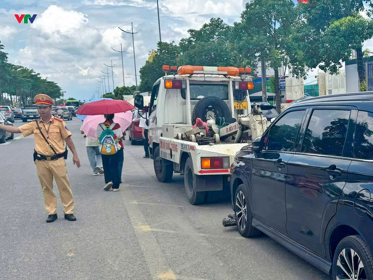 Kiên quyết xử lý vi phạm trật tự, an toàn giao thông khu vực Trung tâm Triển lãm Quốc gia- Ảnh 3.