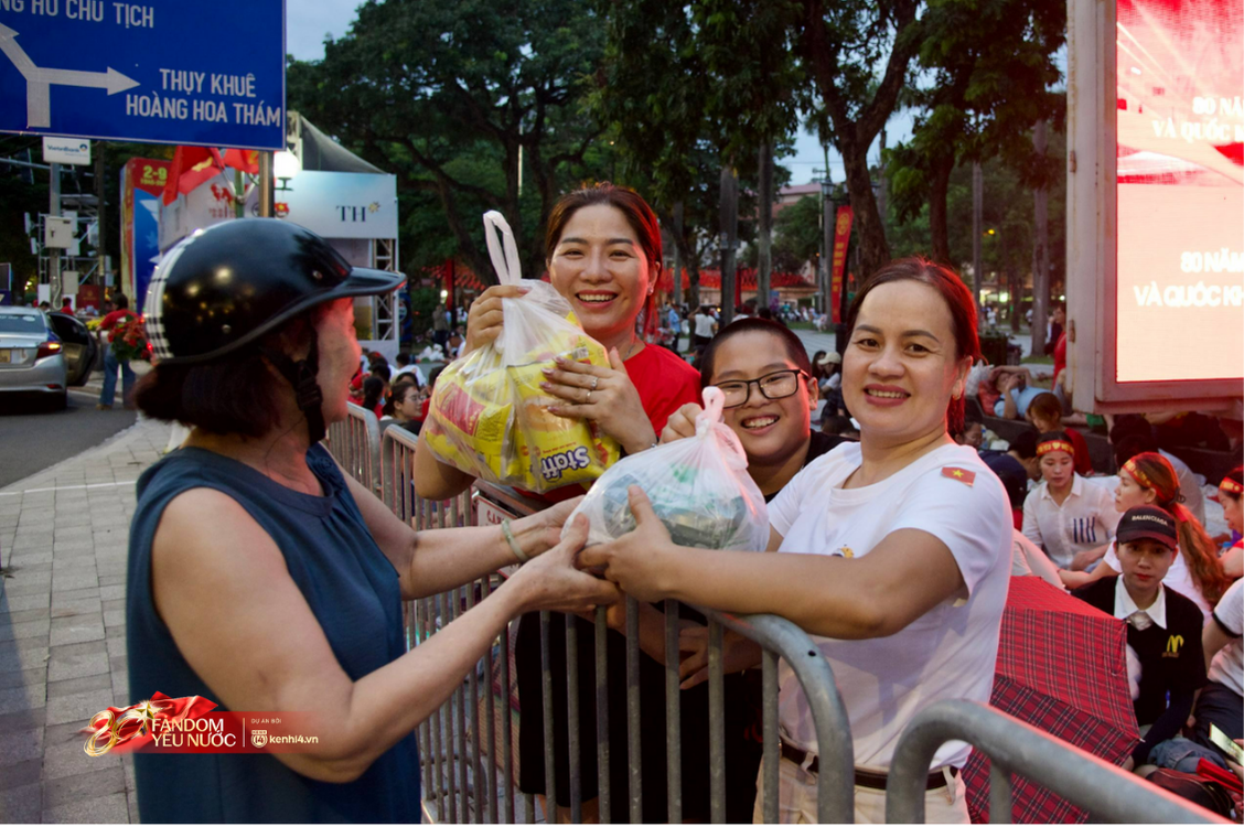 Tổng duyệt cỡ này, chính thức cỡ nào: Hàng nghìn hình ảnh đẹp quân dân đoàn kết một lòng, trái tim cả nước reo vang- Ảnh 3.