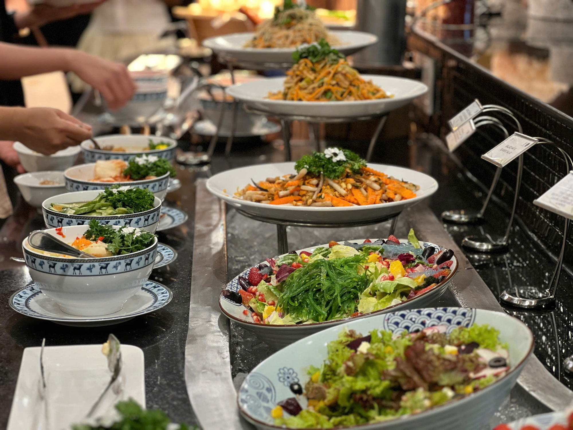 Buffet chay ở TP HCM đắt khách dịp lễ 2-9 - Ảnh 12.